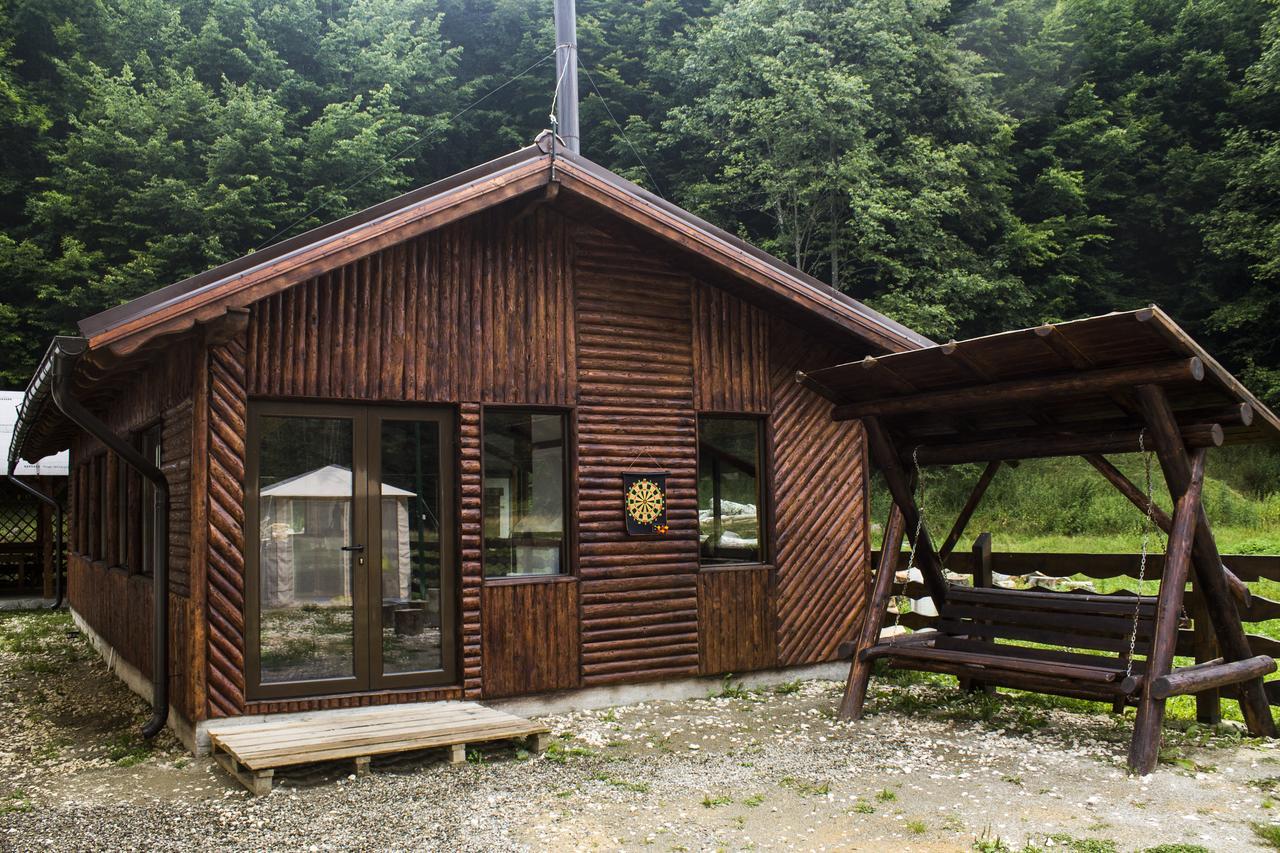 Cabana Barlogul Lupilor Villa Berevoesti Exterior foto