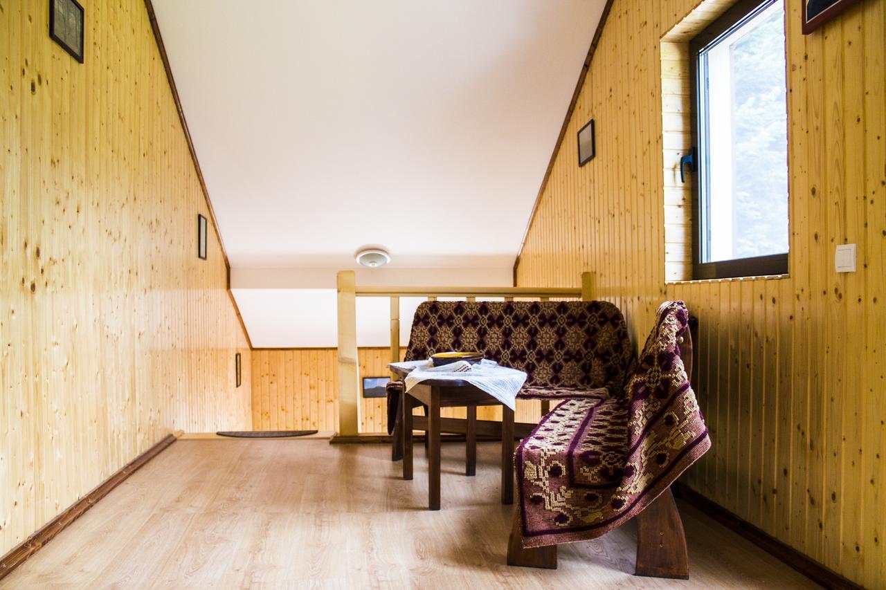 Cabana Barlogul Lupilor Villa Berevoesti Exterior foto