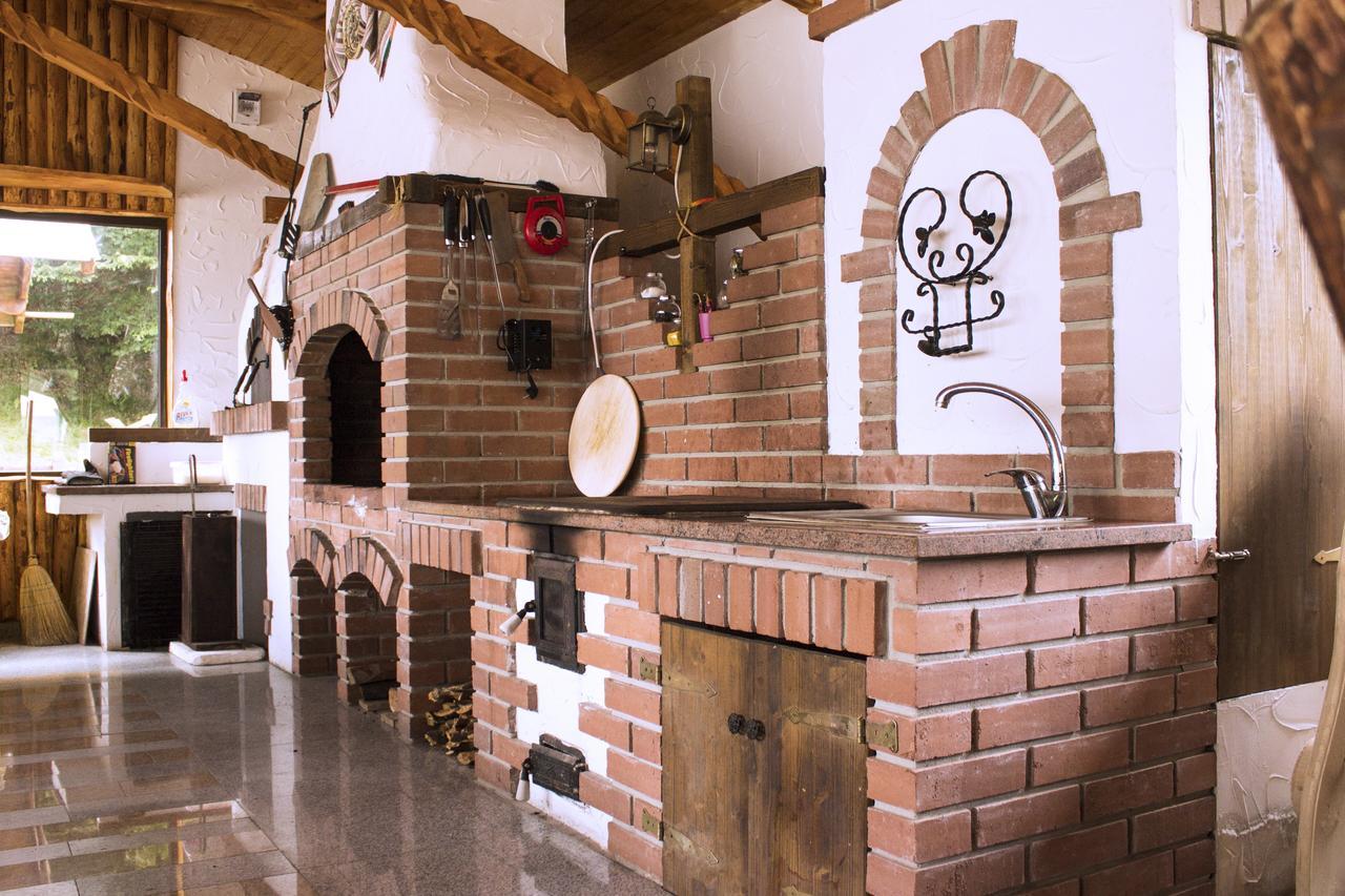 Cabana Barlogul Lupilor Villa Berevoesti Exterior foto
