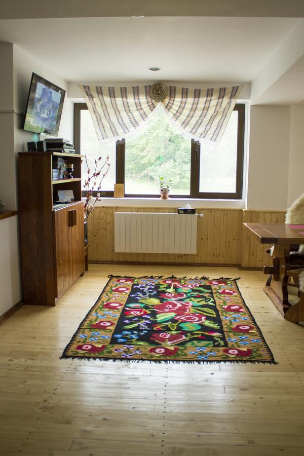 Cabana Barlogul Lupilor Villa Berevoesti Exterior foto
