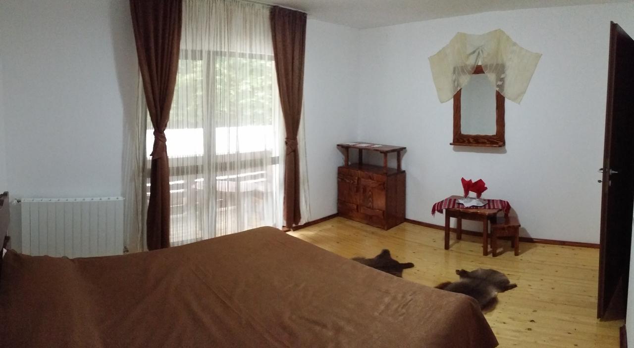 Cabana Barlogul Lupilor Villa Berevoesti Habitación foto