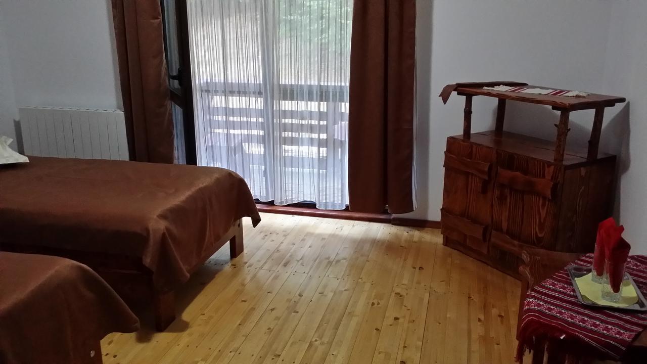 Cabana Barlogul Lupilor Villa Berevoesti Exterior foto