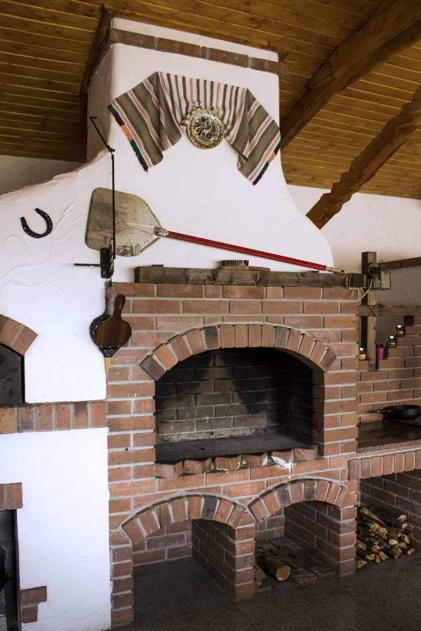 Cabana Barlogul Lupilor Villa Berevoesti Exterior foto